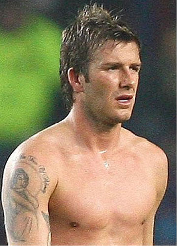 贝克汉姆身上的中文纹身写的什么,贝克汉姆纹身中文是什么字