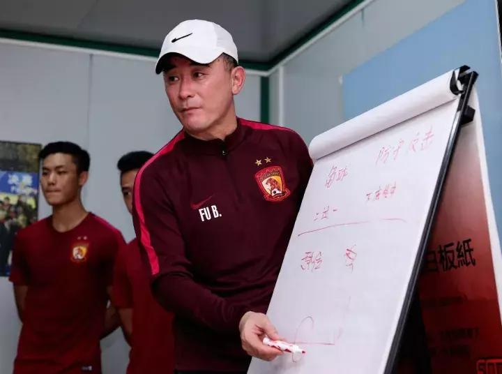 种子计划｜足球小将走进恒大基地傅博讲解阵型战术