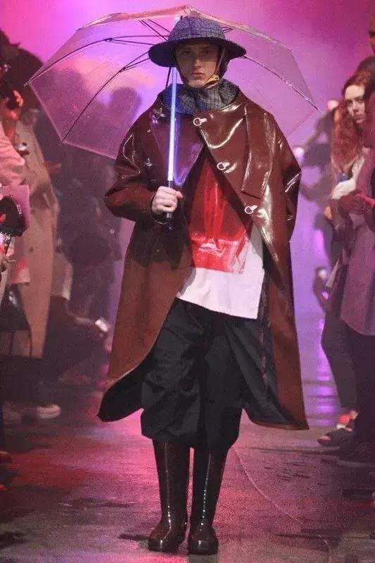 夏日出门必备装备,雨天必备的装备有哪些呢