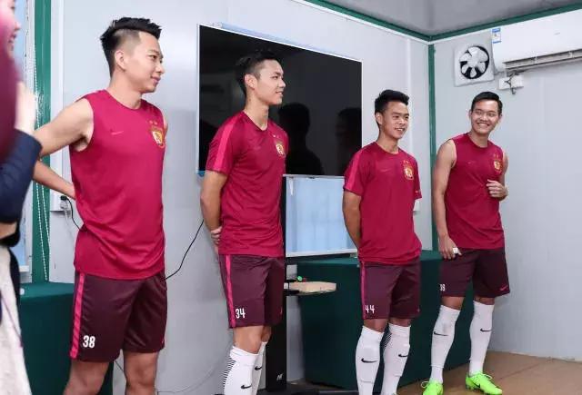 种子计划｜足球小将走进恒大基地傅博讲解阵型战术