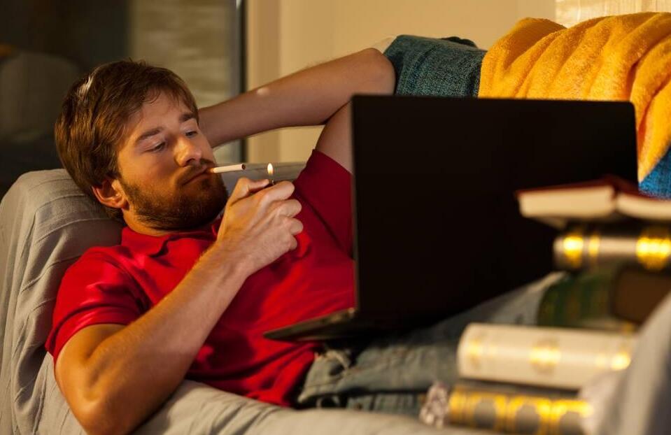 学生吸烟了怎么处理,学生吸烟的十大危害口诀完整的