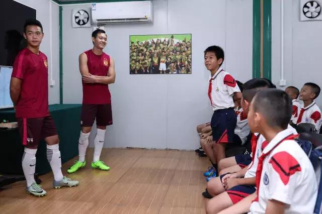 种子计划｜足球小将走进恒大基地傅博讲解阵型战术