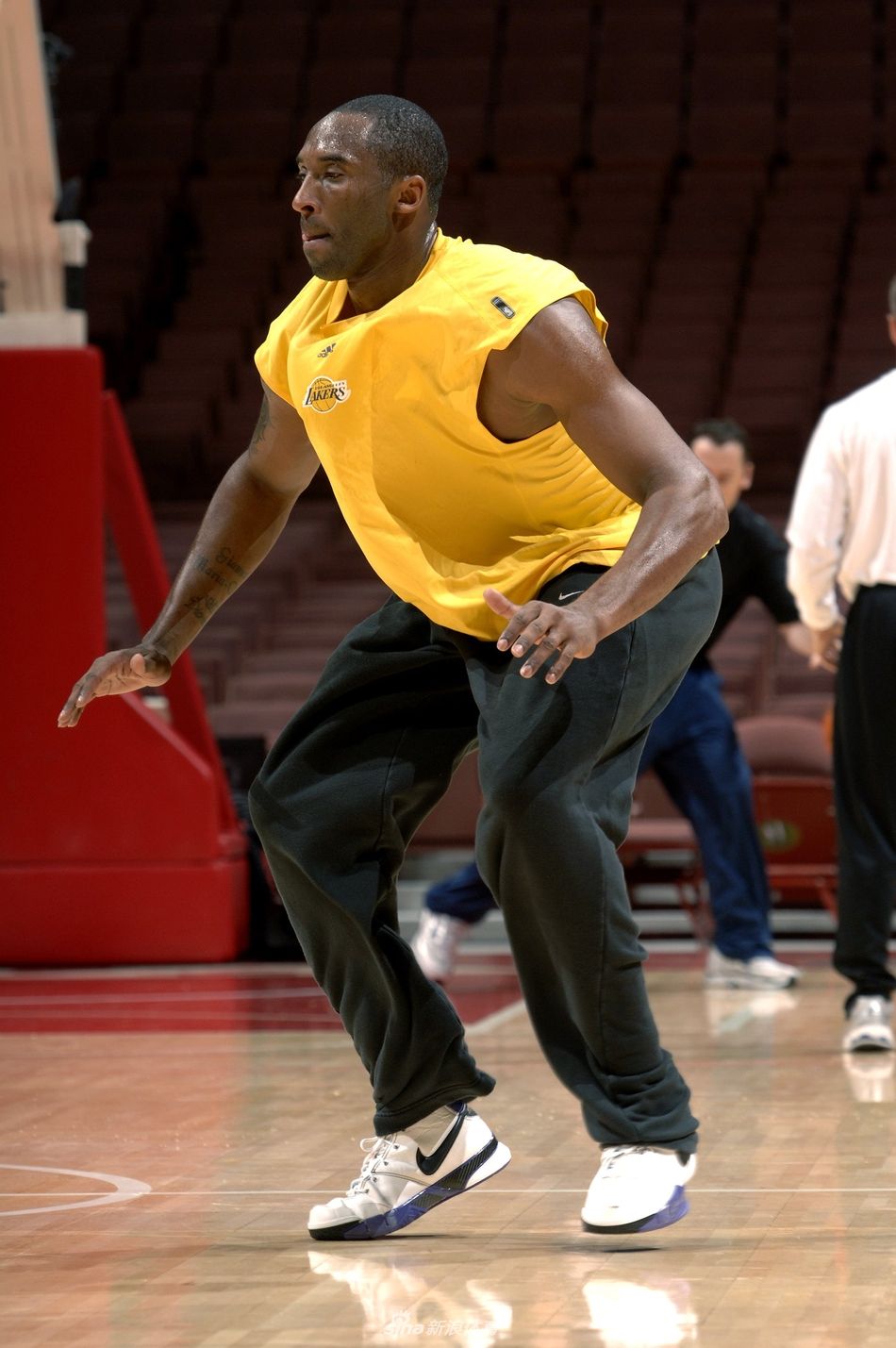 小学生篮球热身准备活动,篮球教学热身动作