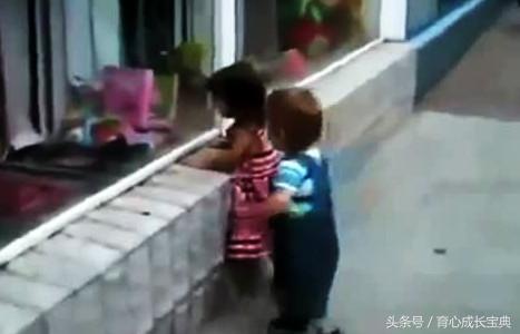 女孩在幼儿园被男生欺负如何解决,女孩在幼儿园被小朋友欺负