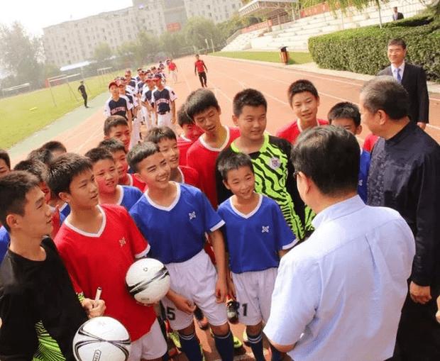 现代中国教育家刘利民先生视察建业外国语中学