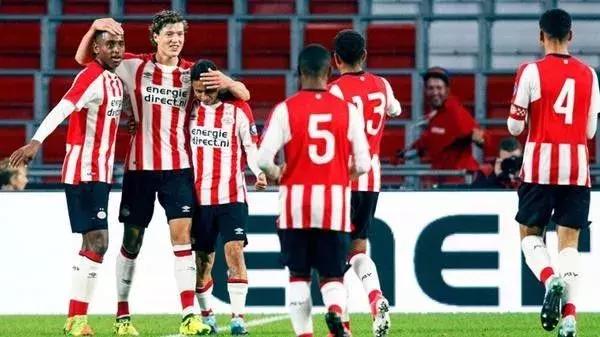 即嗨比分老版本,荷甲德比火爆冲突