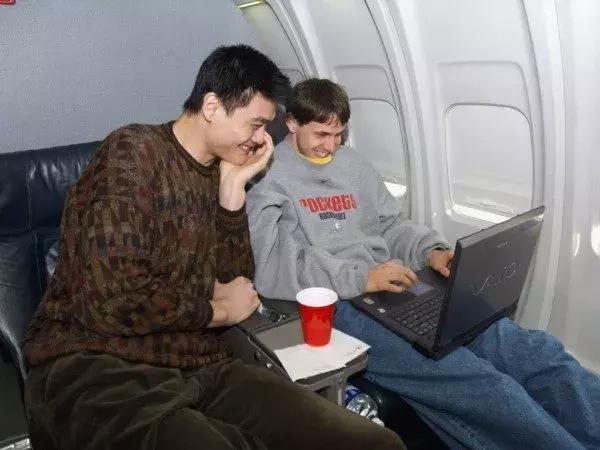 姚明火箭队球衣退役演讲,姚明球衣退役纪录片