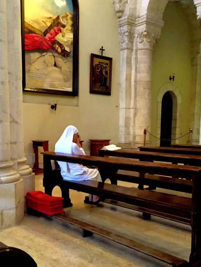 耶稣被钉死在十字架后来在哪里,耶稣被钉在十字架上之后的故事