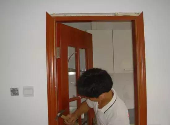 装修木门安装技巧视频大全,装修步骤门什么时候安装