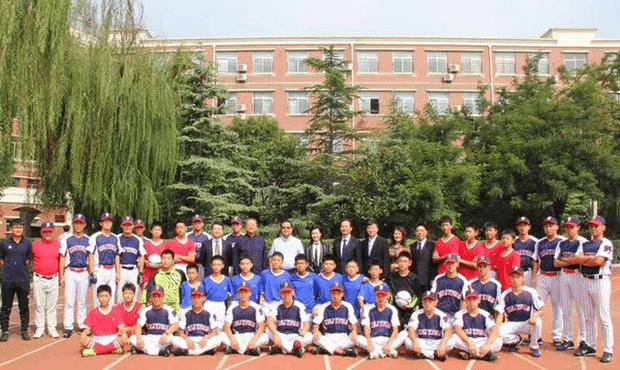 现代中国教育家刘利民先生视察建业外国语中学