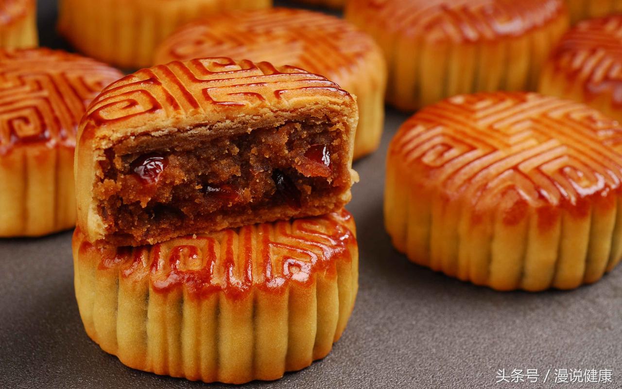 医院排长队不为看病只为买月饼，你可知一个月饼等于五个炸鸡腿？