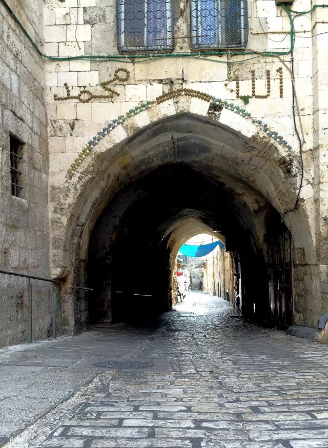 耶稣被钉死在十字架后来在哪里,耶稣被钉在十字架上之后的故事