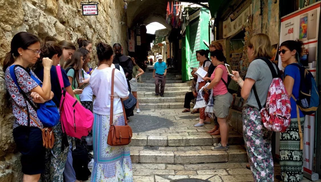 耶稣被钉死在十字架后来在哪里,耶稣被钉在十字架上之后的故事