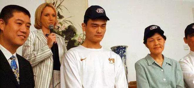 姚明火箭队球衣退役演讲,姚明球衣退役纪录片