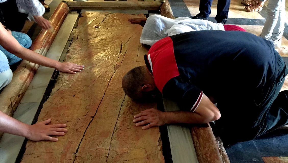 耶稣被钉死在十字架后来在哪里,耶稣被钉在十字架上之后的故事