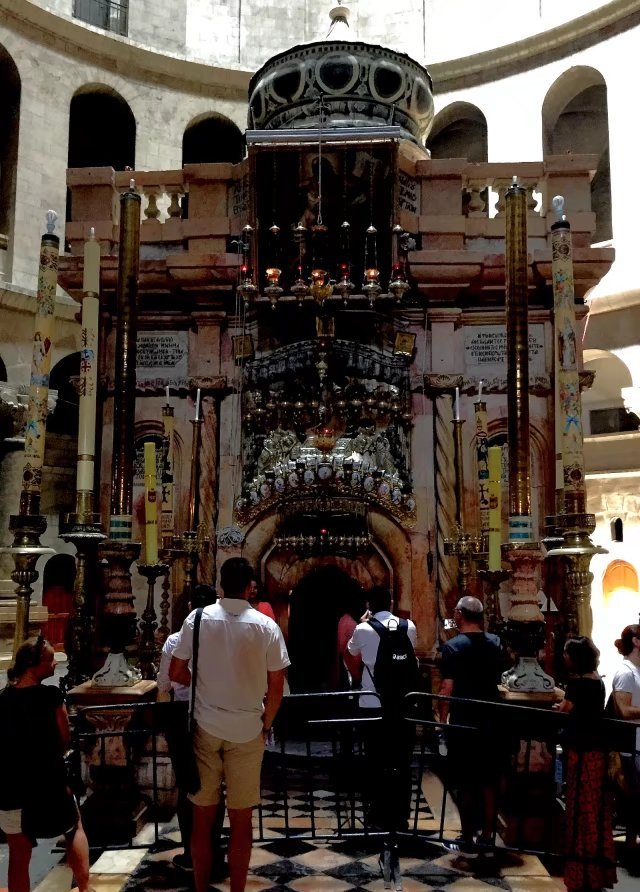 耶稣被钉死在十字架后来在哪里,耶稣被钉在十字架上之后的故事