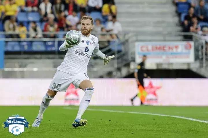 即嗨比分老版本,荷甲德比火爆冲突