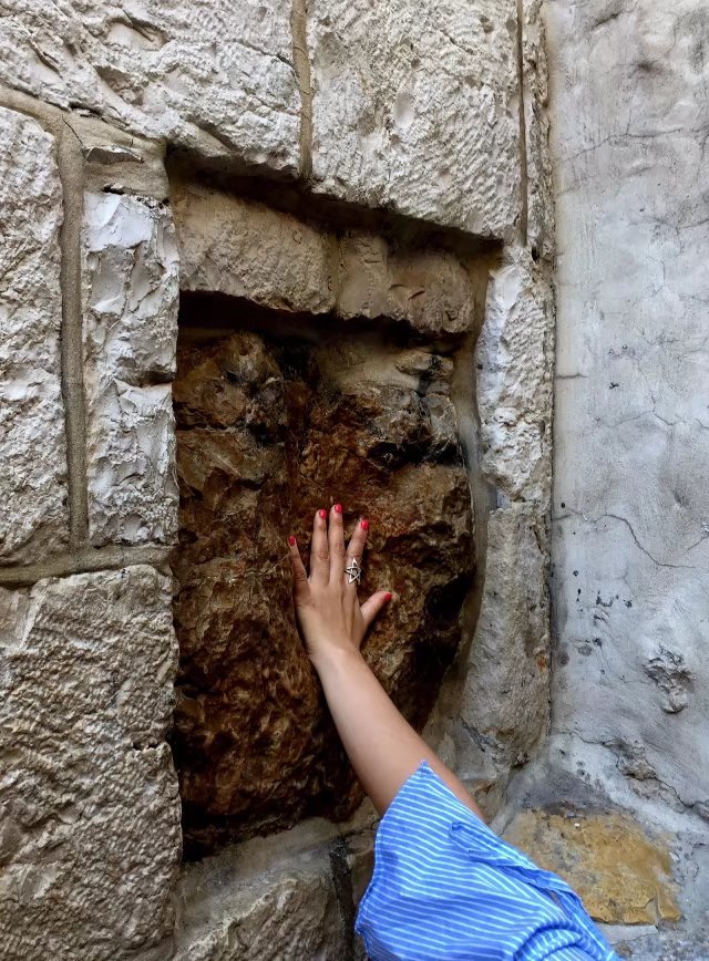 耶稣被钉死在十字架后来在哪里,耶稣被钉在十字架上之后的故事