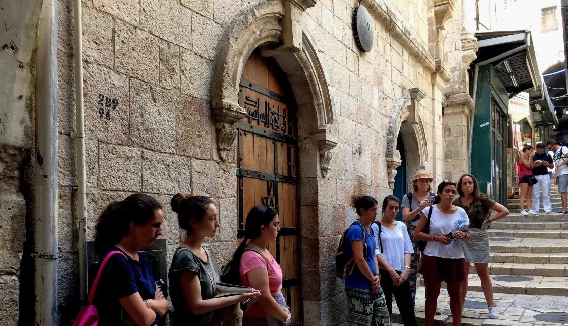 耶稣被钉死在十字架后来在哪里,耶稣被钉在十字架上之后的故事