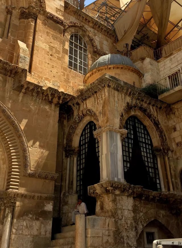 耶稣被钉死在十字架后来在哪里,耶稣被钉在十字架上之后的故事