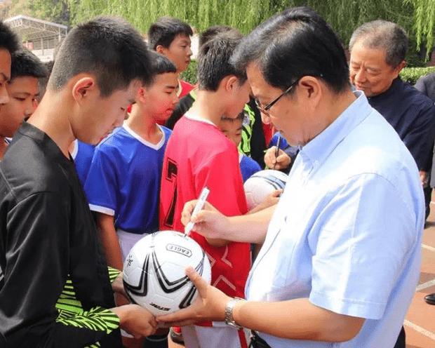 现代中国教育家刘利民先生视察建业外国语中学