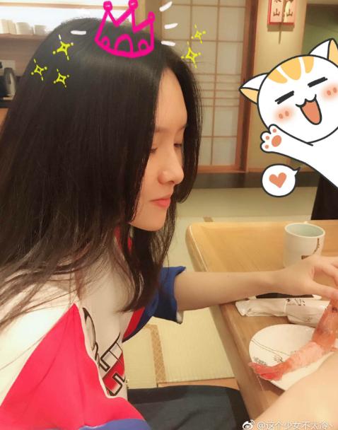 斗鱼阿冷花大功夫抽奖却遭网友吐槽，纷纷劝其向一姐冯提莫学习