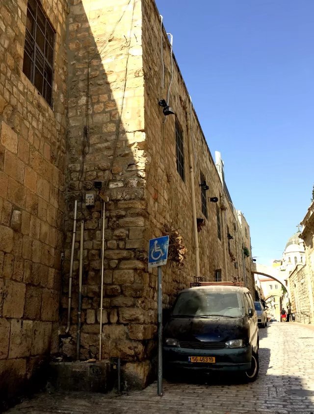 耶稣被钉死在十字架后来在哪里,耶稣被钉在十字架上之后的故事