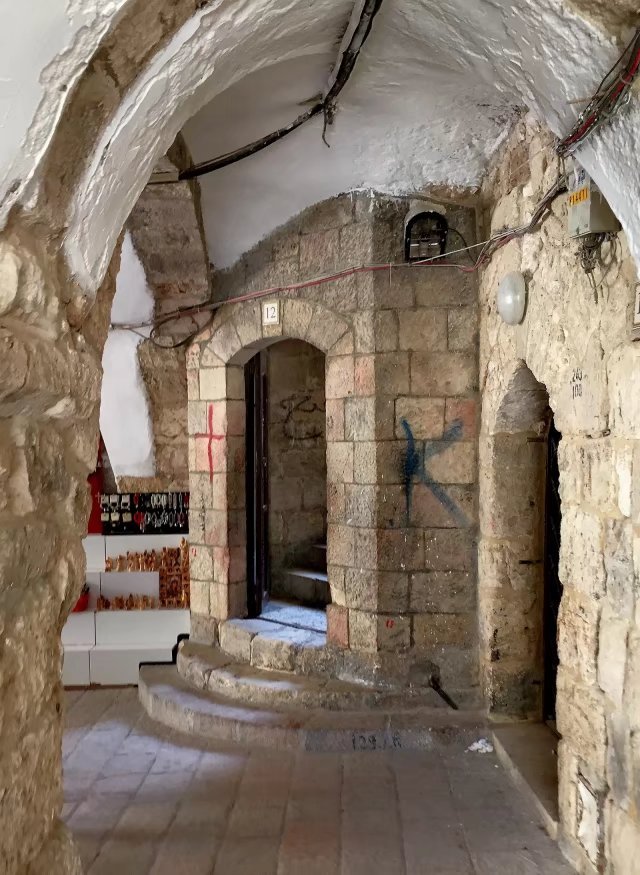 耶稣被钉死在十字架后来在哪里,耶稣被钉在十字架上之后的故事