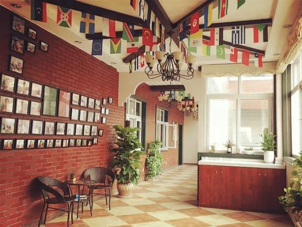 现代中国教育家刘利民先生视察建业外国语中学