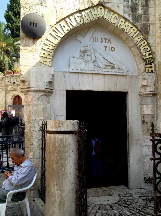 耶稣被钉死在十字架后来在哪里,耶稣被钉在十字架上之后的故事