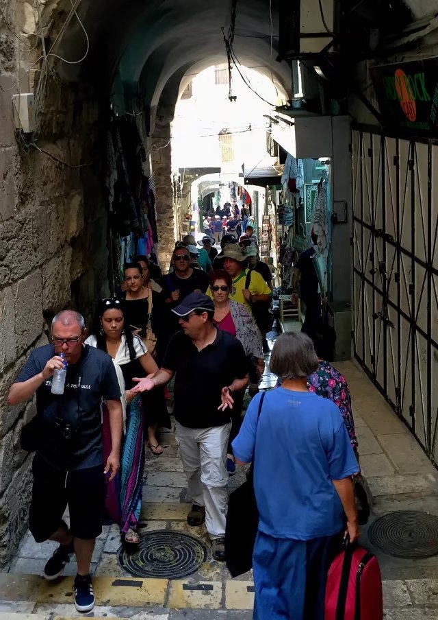 耶稣被钉死在十字架后来在哪里,耶稣被钉在十字架上之后的故事