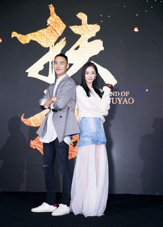 杨幂和阮经天出席活动 (杨幂阮经天红衣)