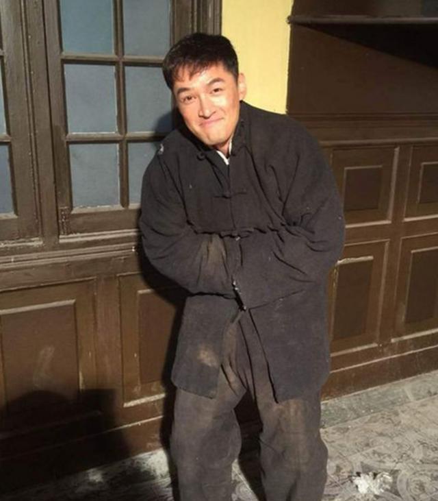 杨幂村姑造型看不出是本人，而一眼认不出的男星谁也比不过梁家辉