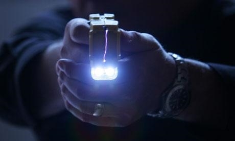 科学家用芯片操控老鼠,老鼠植入芯片实验