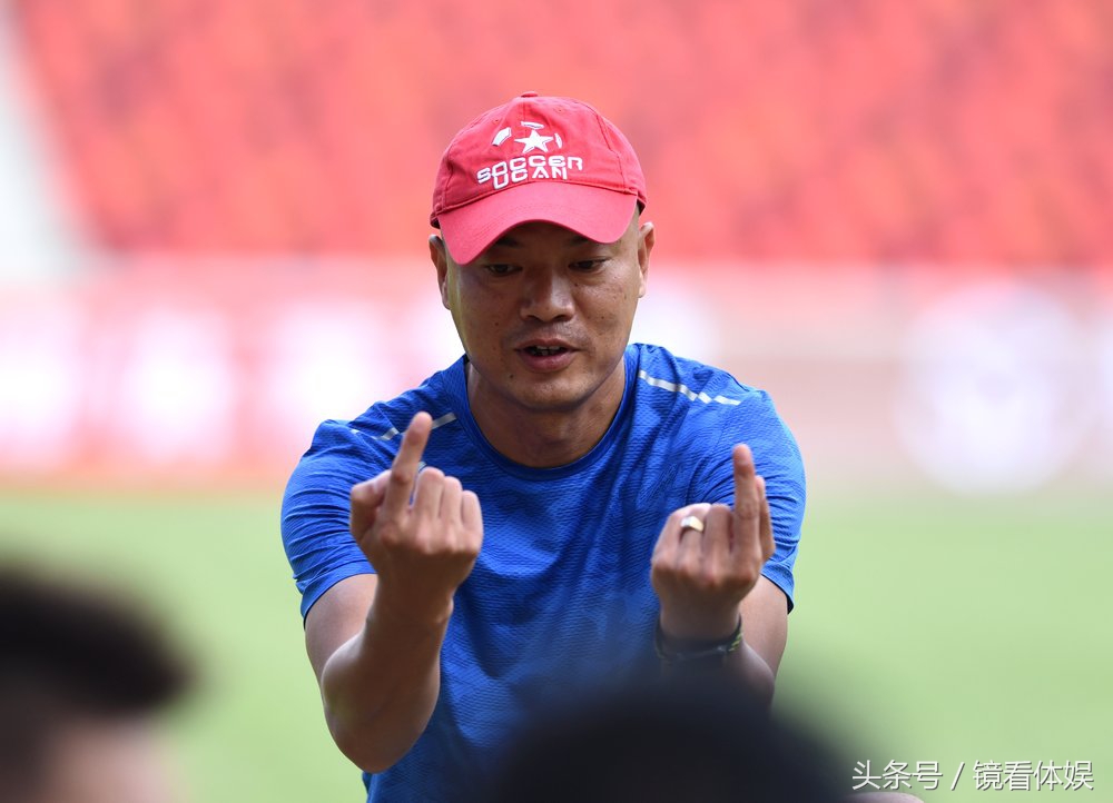 广东足坛传喜讯｜全国唯一用粤语布置战术的肇庆恒泰冲乙成功