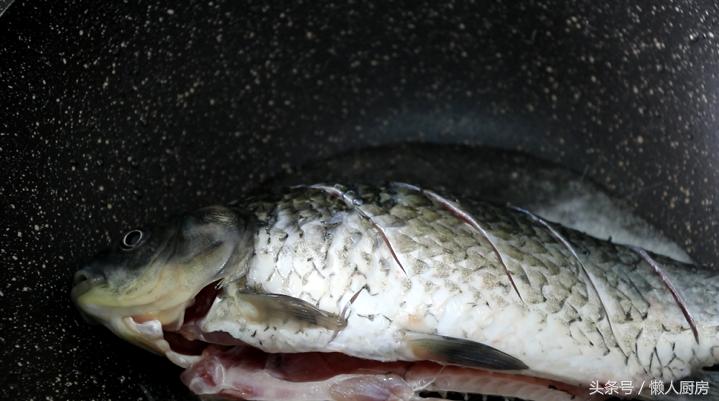 鲫鱼汤不够白,雪白的鲫鱼汤还是奶白的鲫鱼汤