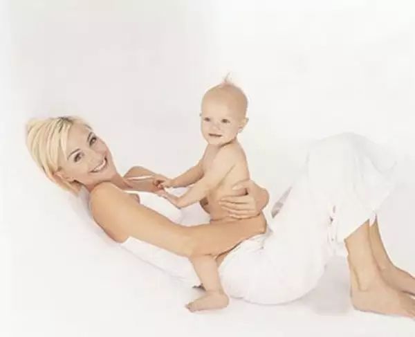 女人产后第一年该做什么,产褥期妈妈怎么护理