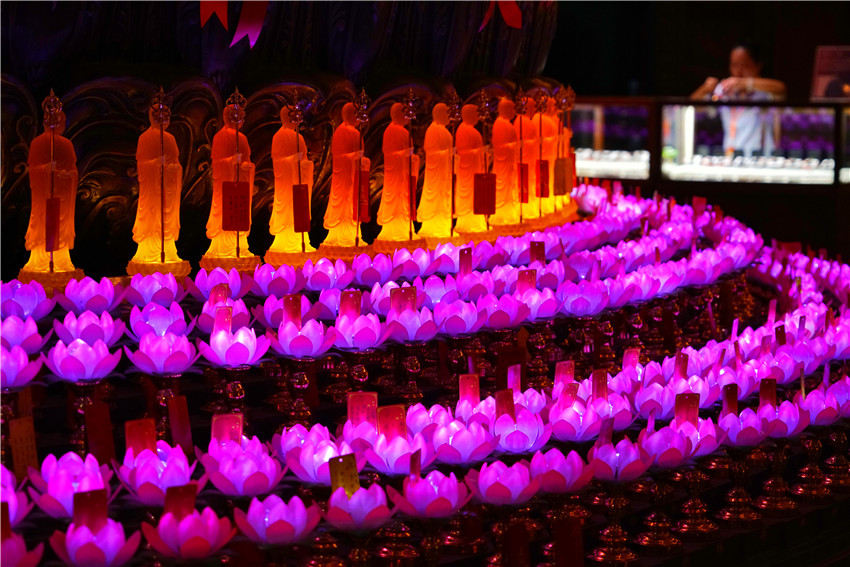 礼佛峨眉顶,礼佛普陀山