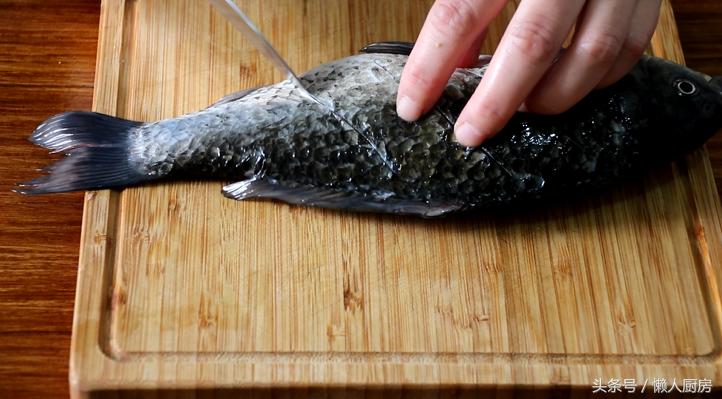 鲫鱼汤不够白,雪白的鲫鱼汤还是奶白的鲫鱼汤