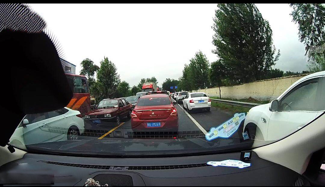 青兰高速追尾,青兰高速七车连环追尾