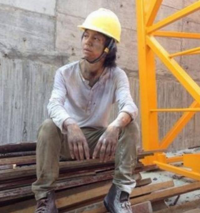 杨幂村姑造型看不出是本人，而一眼认不出的男星谁也比不过梁家辉