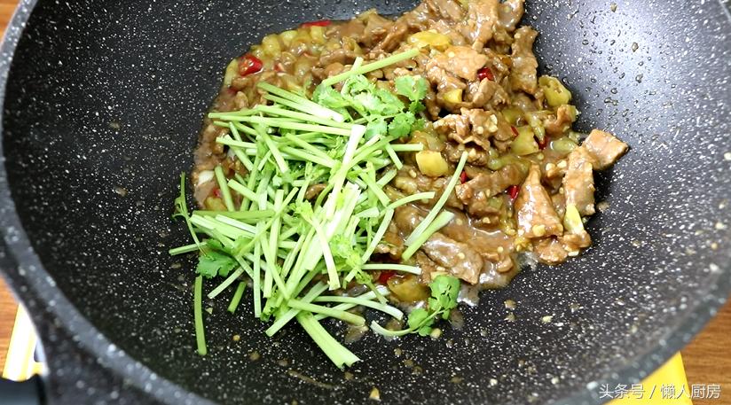 野山椒炒牛肉末的做法,湘菜野山椒香菜牛肉做法
