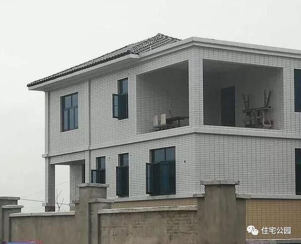 造价30万的3层现代别墅简直太值了,2022农村最火别墅30万内的造价