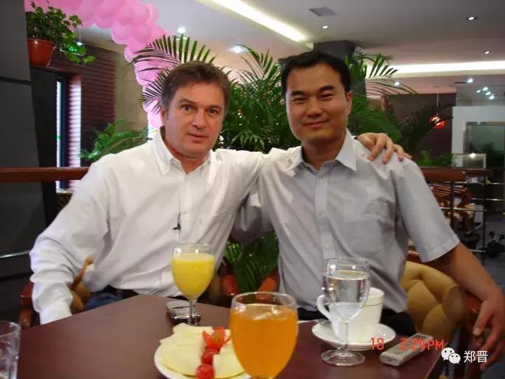 鲁能主帅图巴科维奇,鲁能泰山图巴科维奇合影