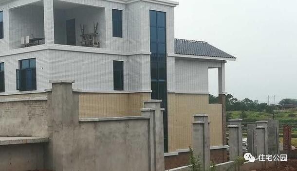 造价30万的3层现代别墅简直太值了,2022农村最火别墅30万内的造价