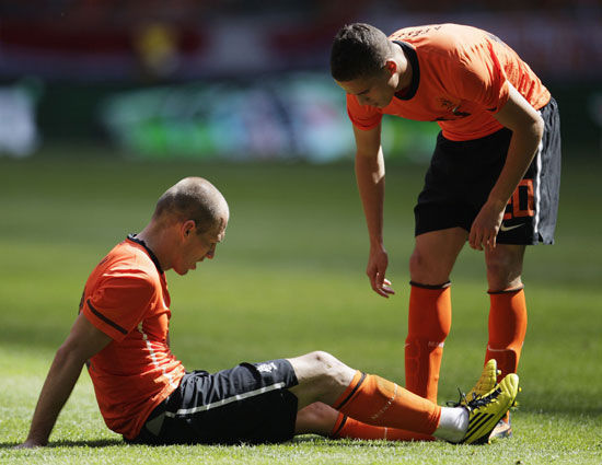 踢球如何把球踢得又高又准,新手怎样把球踢得又高又远