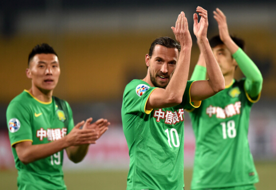 德扬回韩国后捧臭脚!学洛维狂喷中国足球并扬言拿下恒大