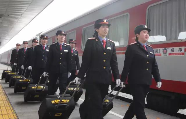 火车上列车员是干什么的,铁路列车员收入