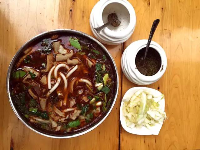 贵阳美食地图及路线,贵阳喷水池地铁站美食街