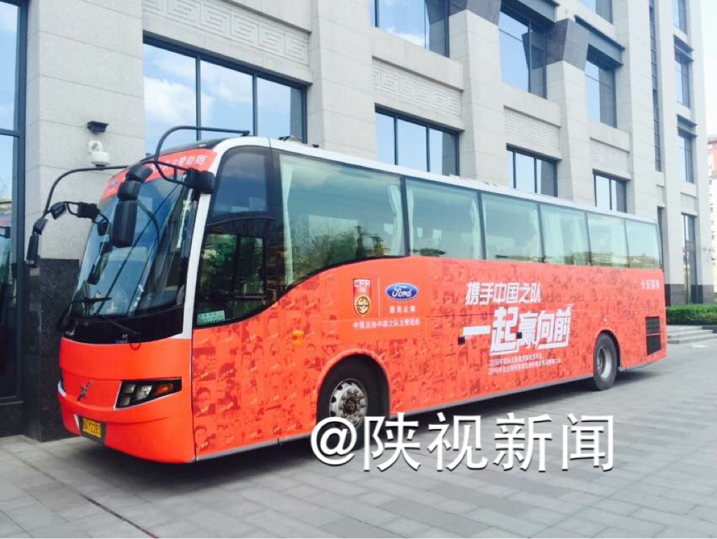 国足启程赴多哈开启12强赛,国足备战世预赛训练视频